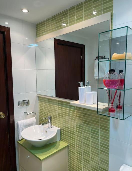 Apartamento Con Vistas Al Pilar Con Aparcamiento Privado Zaragoza Exterior photo