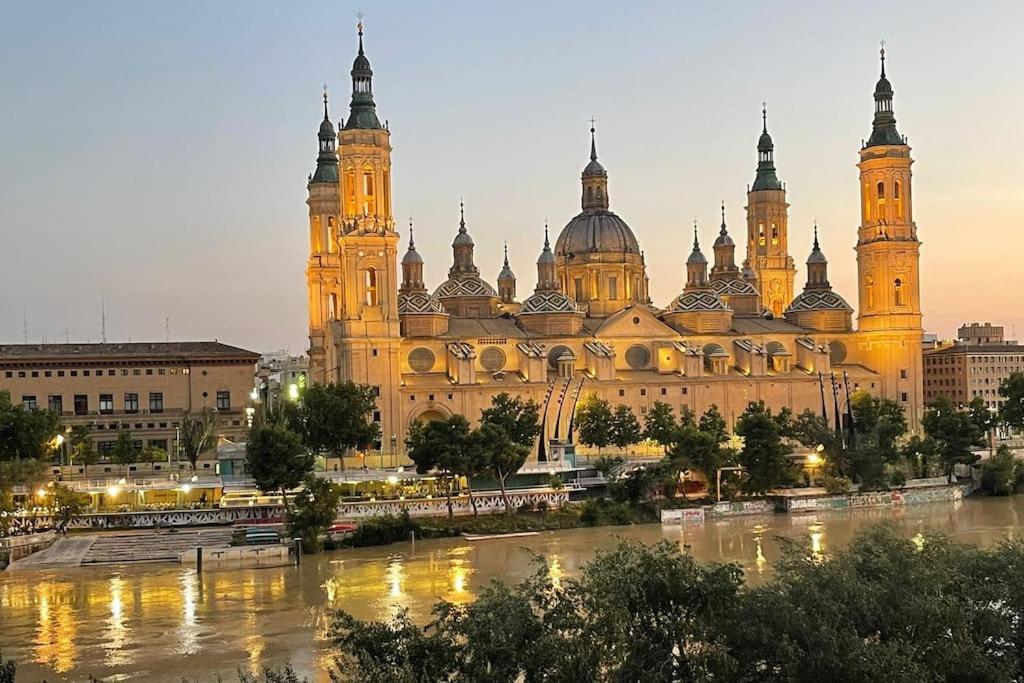 Apartamento Con Vistas Al Pilar Con Aparcamiento Privado Zaragoza Exterior photo
